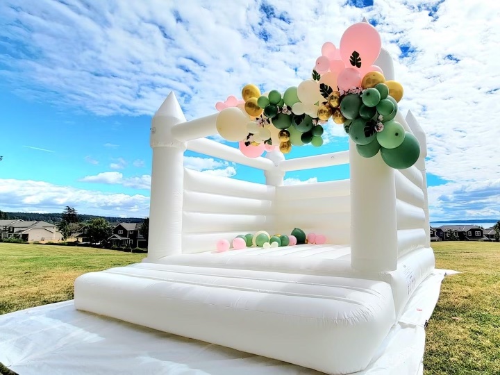 The Classic bounce house